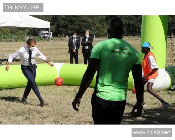 冰爽狂欢，湿身呐喊！小马哥的冠军发布会，一场“湿”与“名”的碰撞！